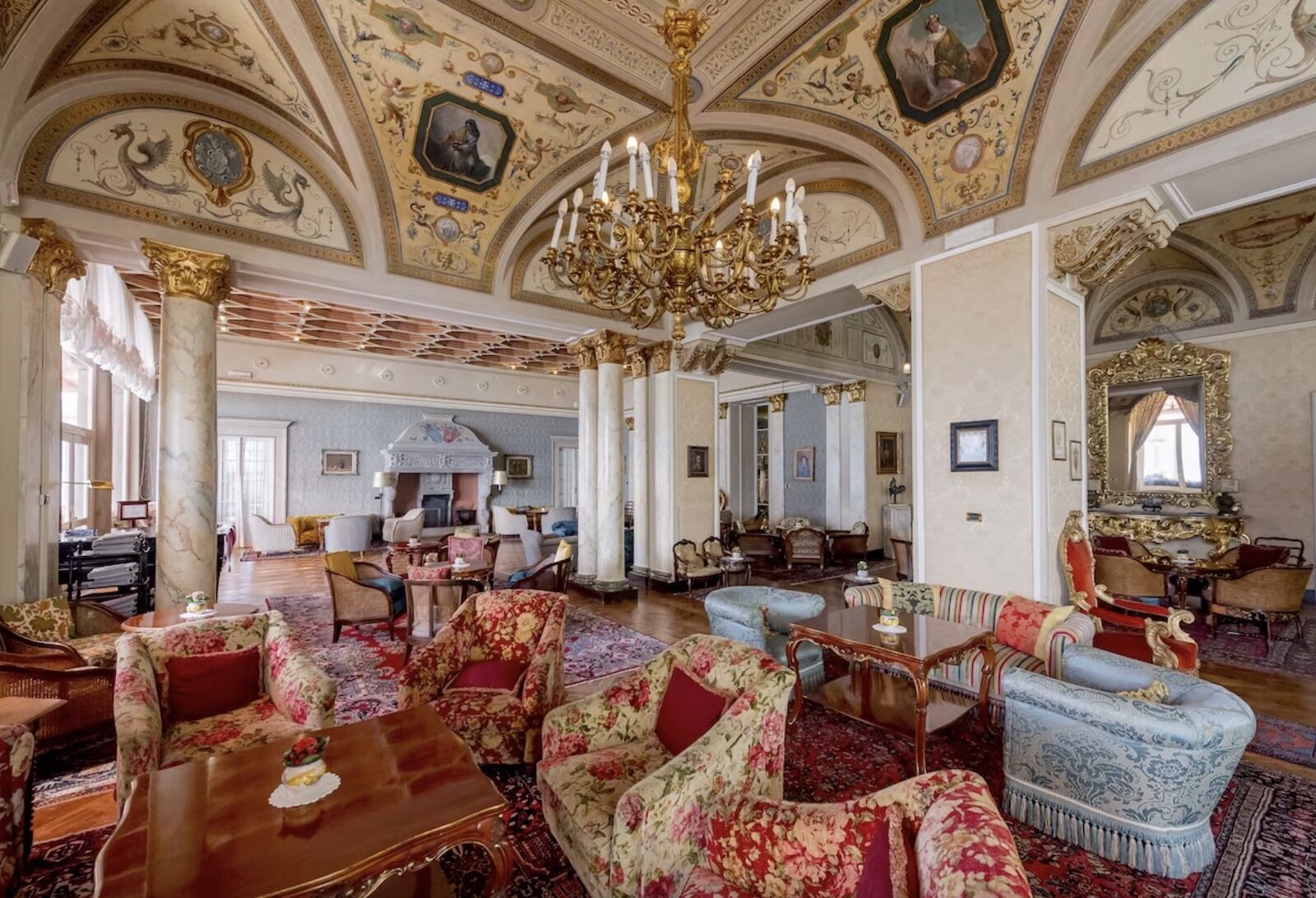 Grand-Hotel-Villa-Serbelloni-interior-lounge