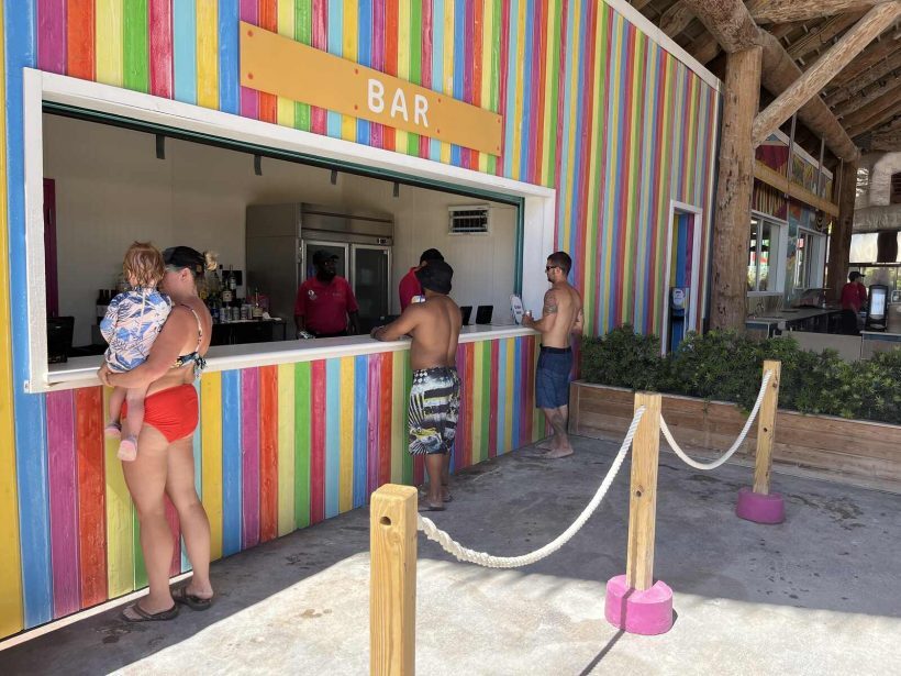 como-e-cococay-ilha-privativa-royal-caribbean-bahamas-caribe-100030-820x615-1