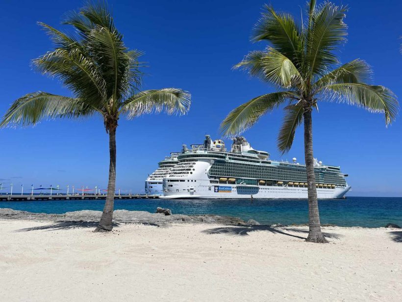 como-e-cococay-ilha-privativa-royal-caribbean-bahamas-caribe-100038-820x615-1