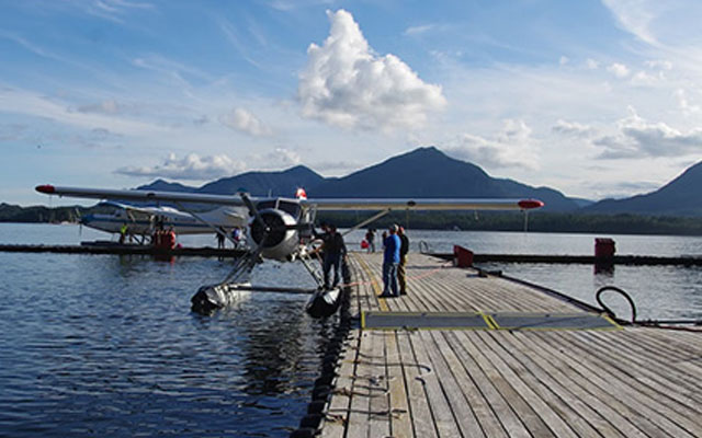 samra-plane-on-water-640
