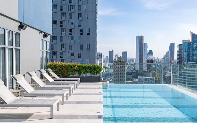 Staybridge-Suites-Bangkok-Thonglor-Pool-640-1