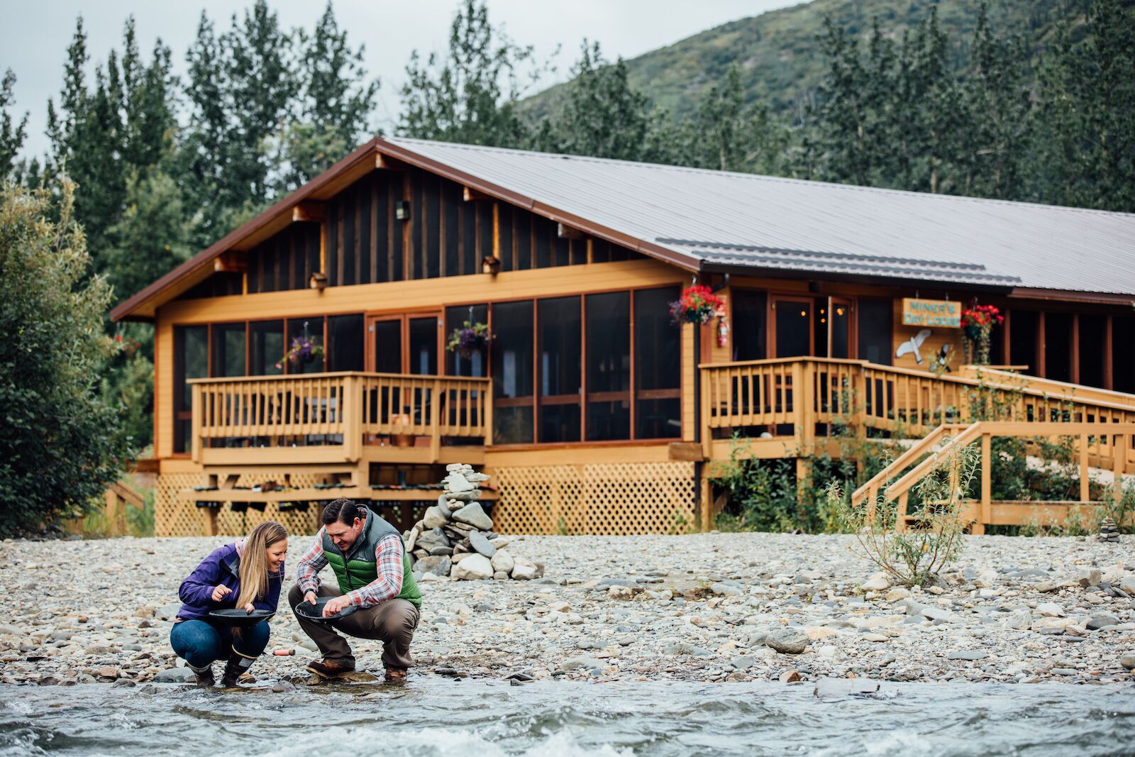 denali-backcountry-lodge-river