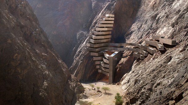 Adventure_hotel_Leyja