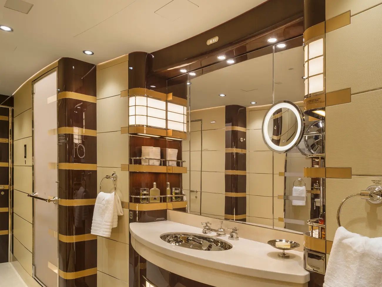 b747-8i-private-jet-bathroom