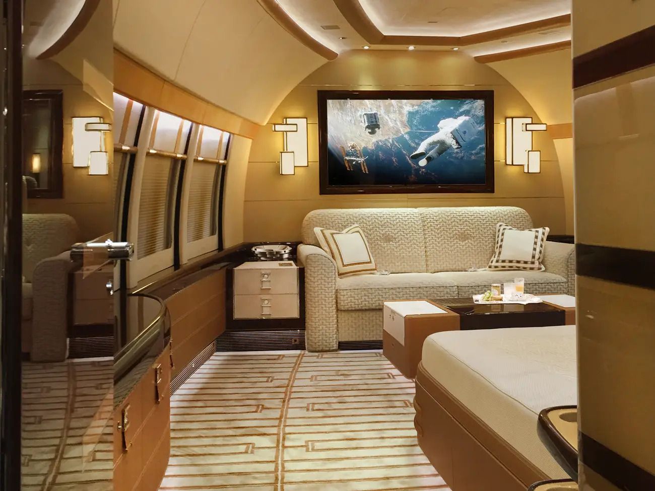 b747-8i-private-jet-master-suite-loveseat