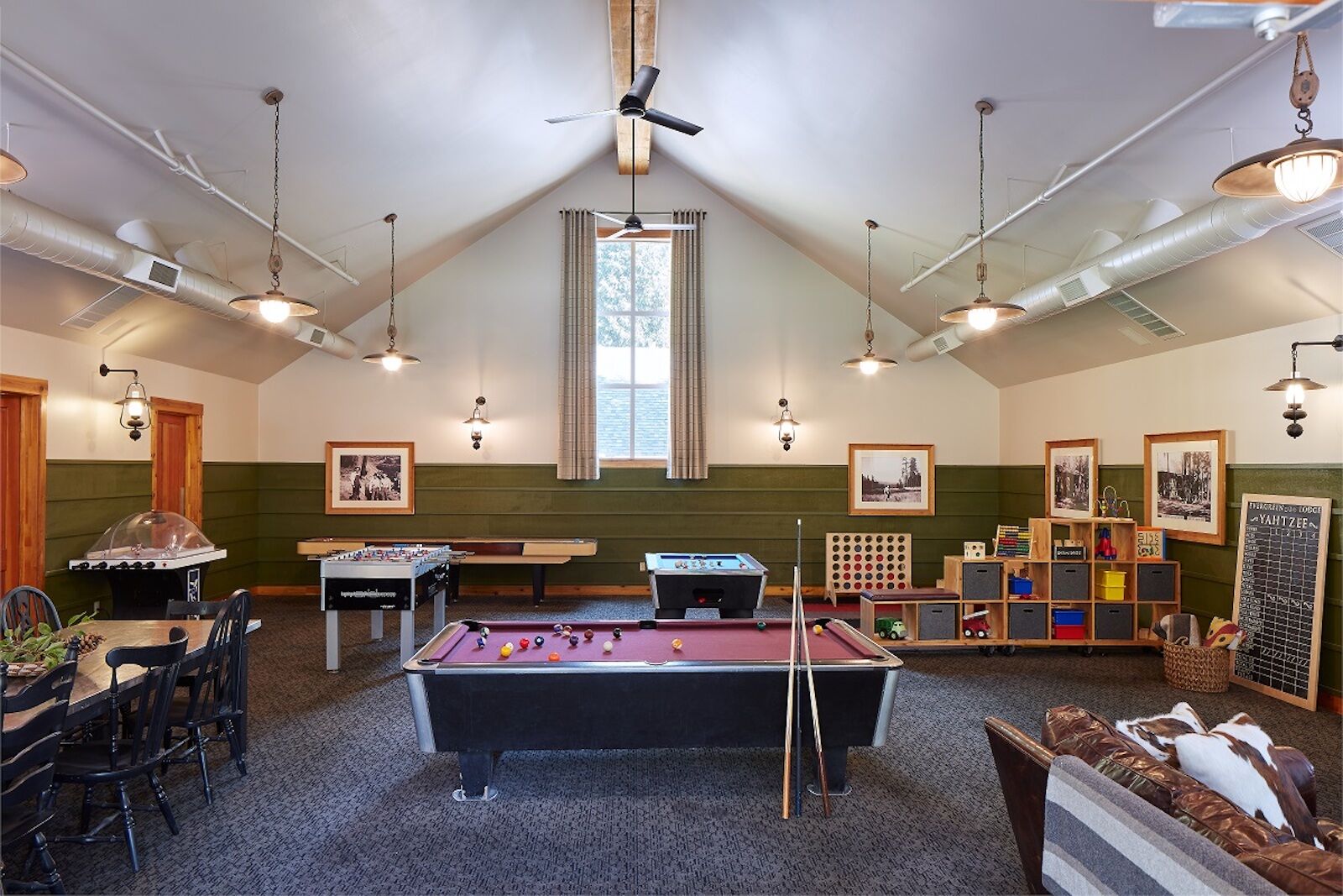 evergreen-lodge-game-room