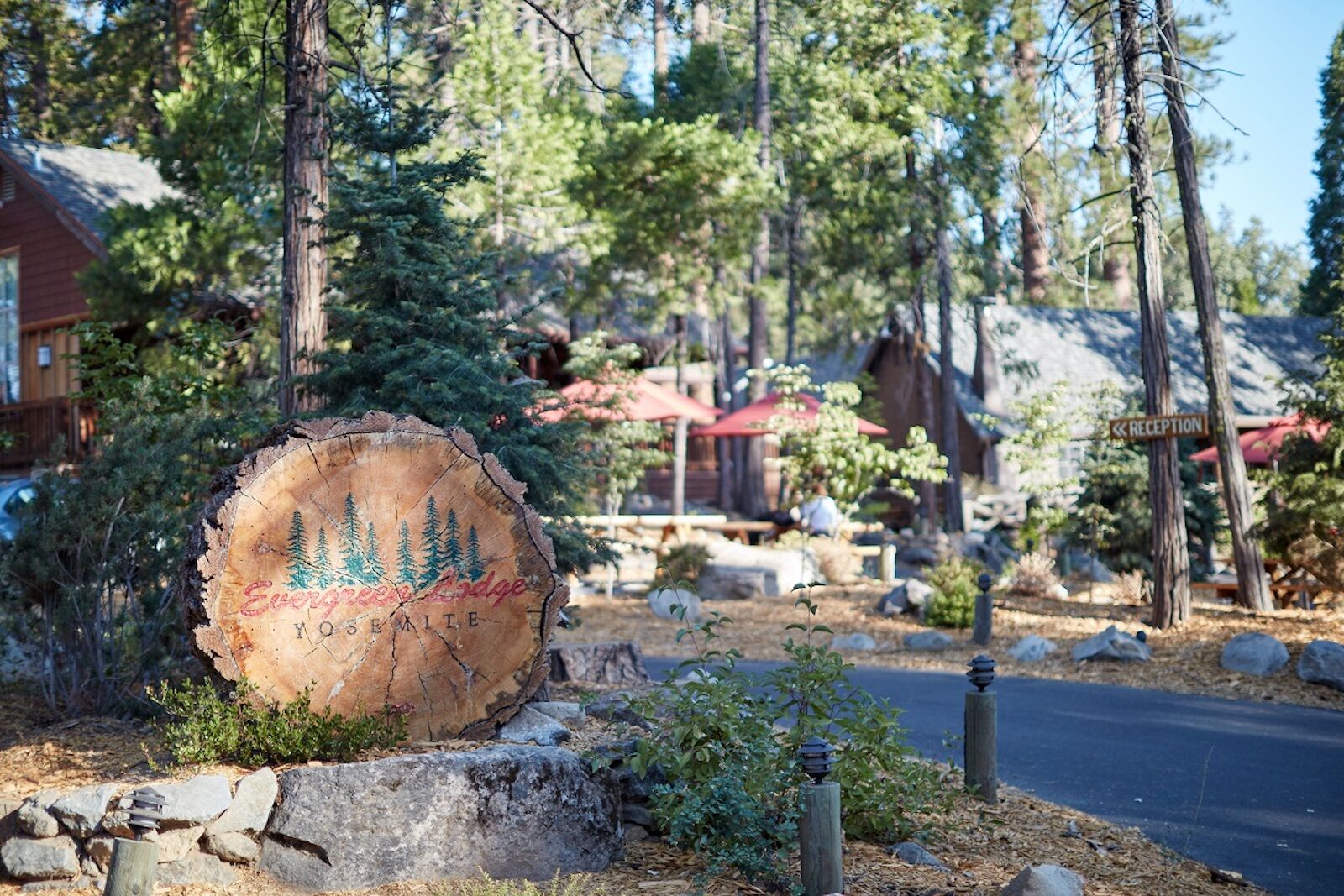 evergreen-lodge-sign