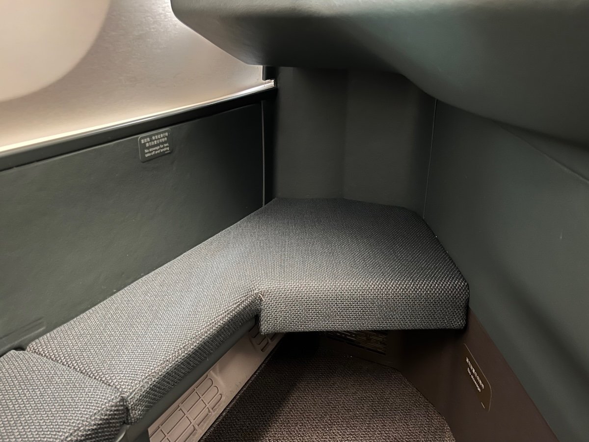 Cathay-Pacific-Business-Class-A350-17