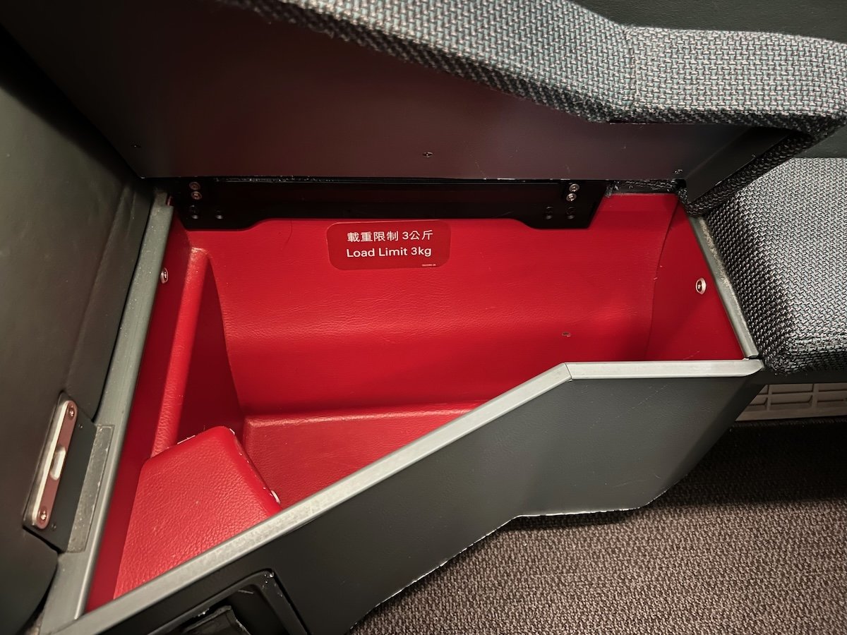 Cathay-Pacific-Business-Class-A350-18