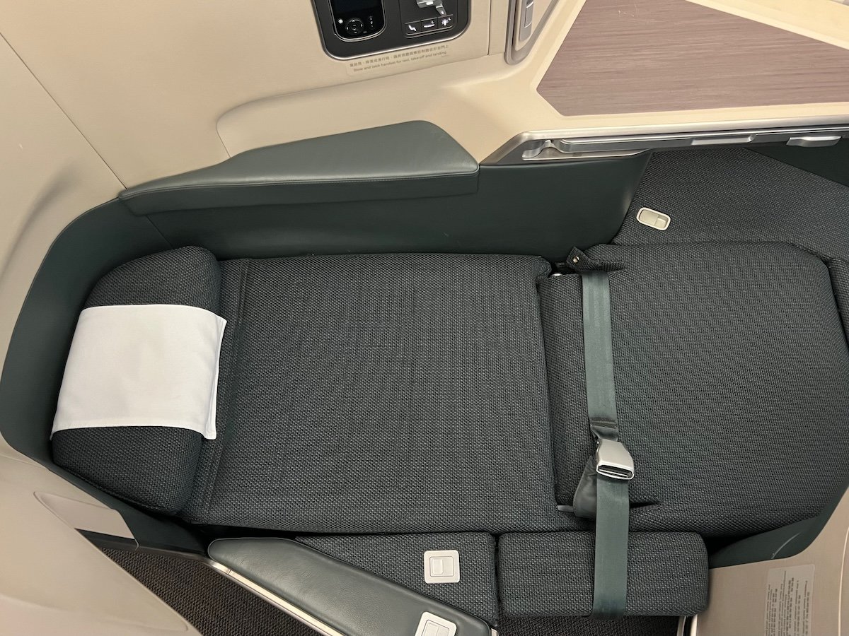Cathay-Pacific-Business-Class-A350-49
