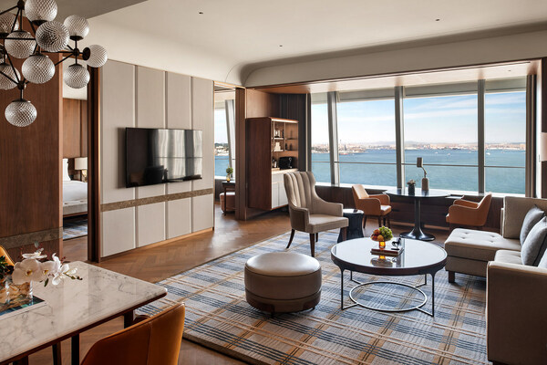 DDN_four_seasons_premier_suite_king_living_room