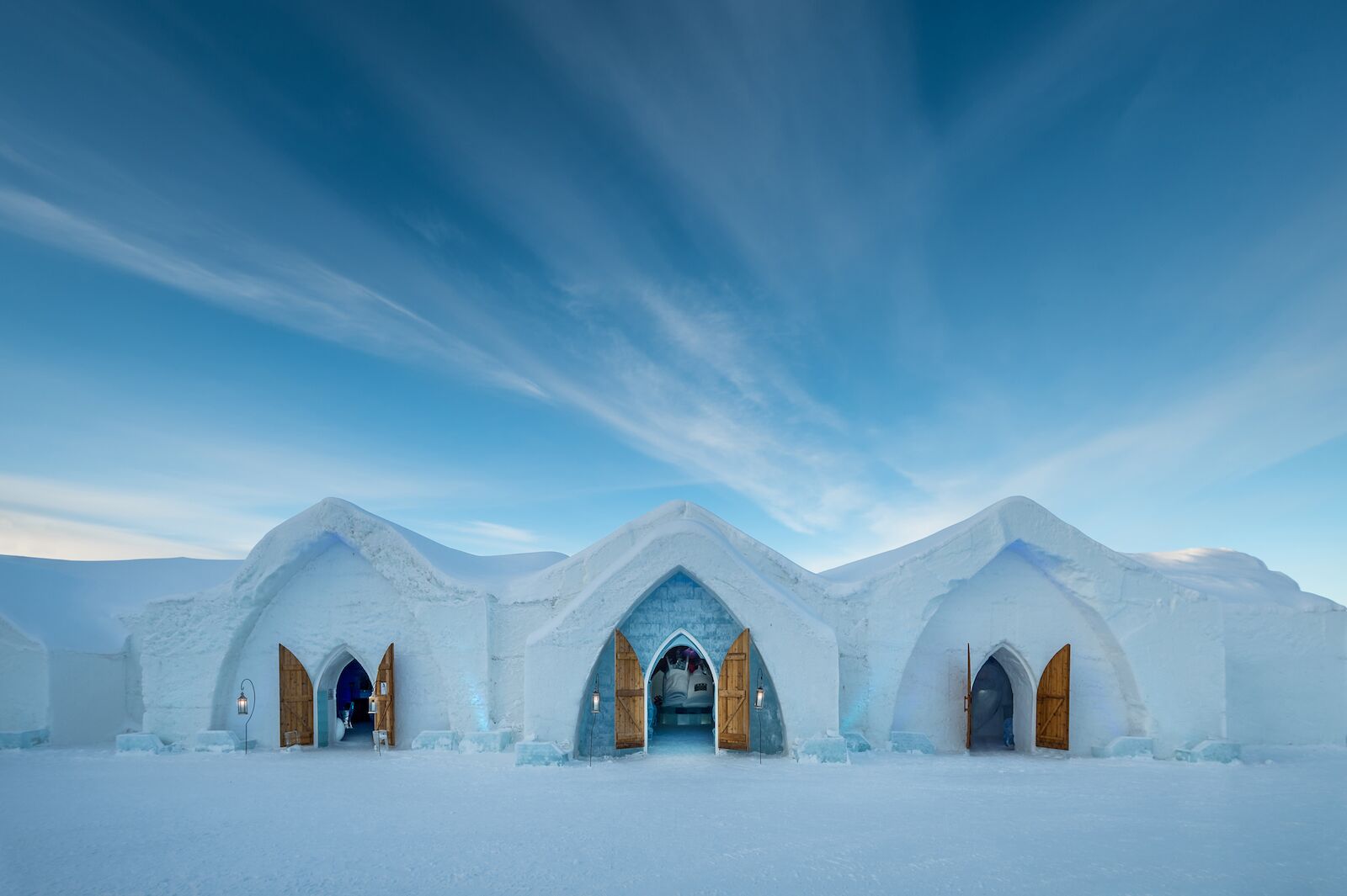 ice-hotel-exterior-ice-hotel-in-quebec ice-hotel-exterior-ice-hotel-in-quebec