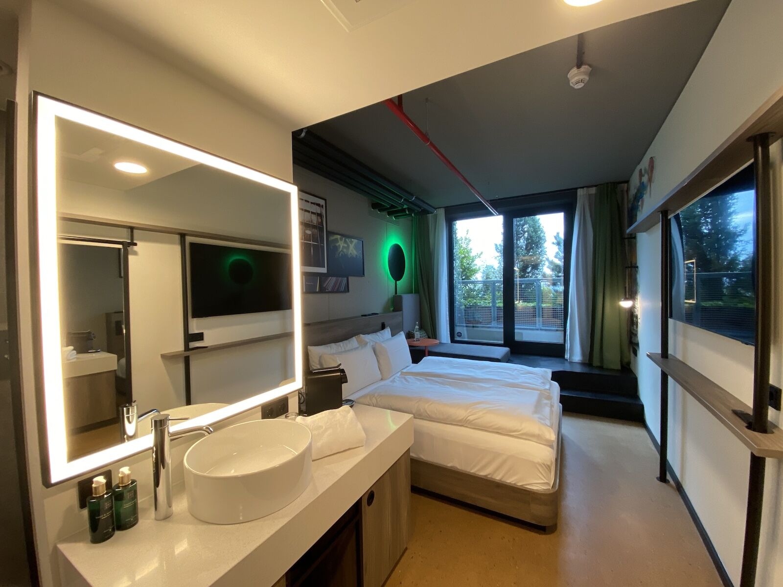 Hamburg-Bunker-Hotel-Room-1