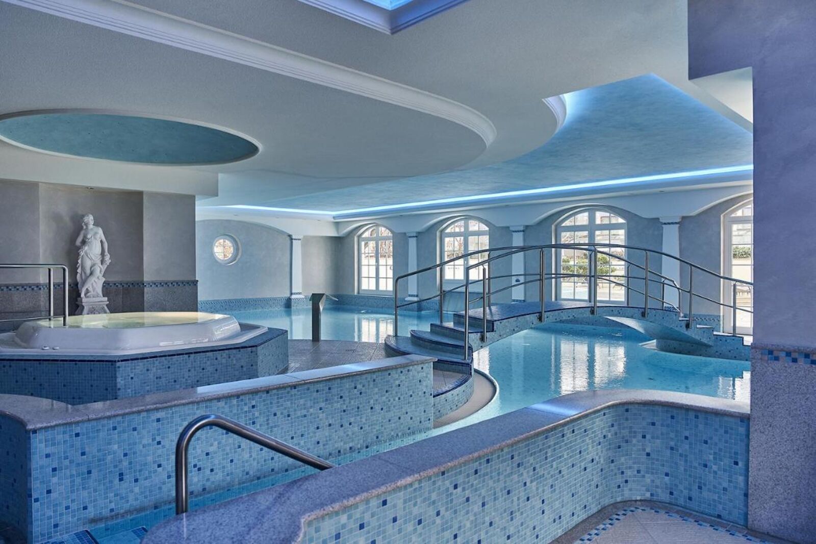 Travel-Charme-Kurhaus-Binz-hotel-indoor-pool