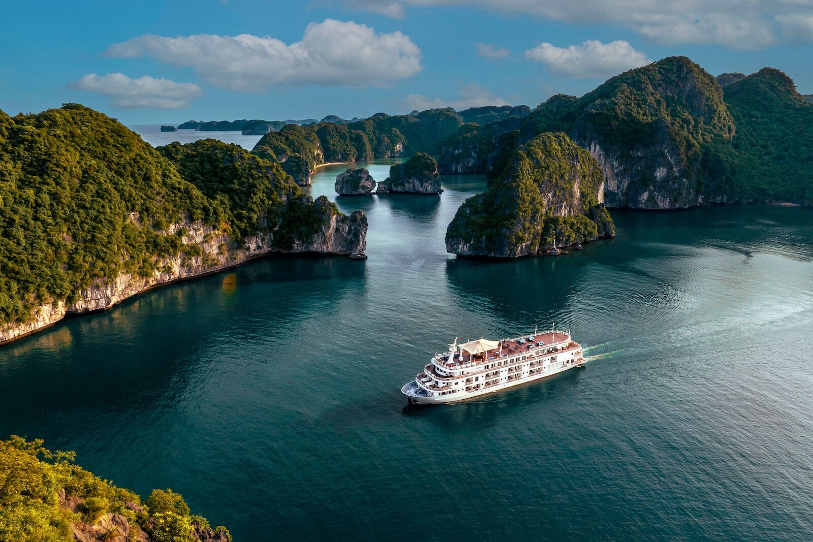 ha-long-bay-four-seaosns-