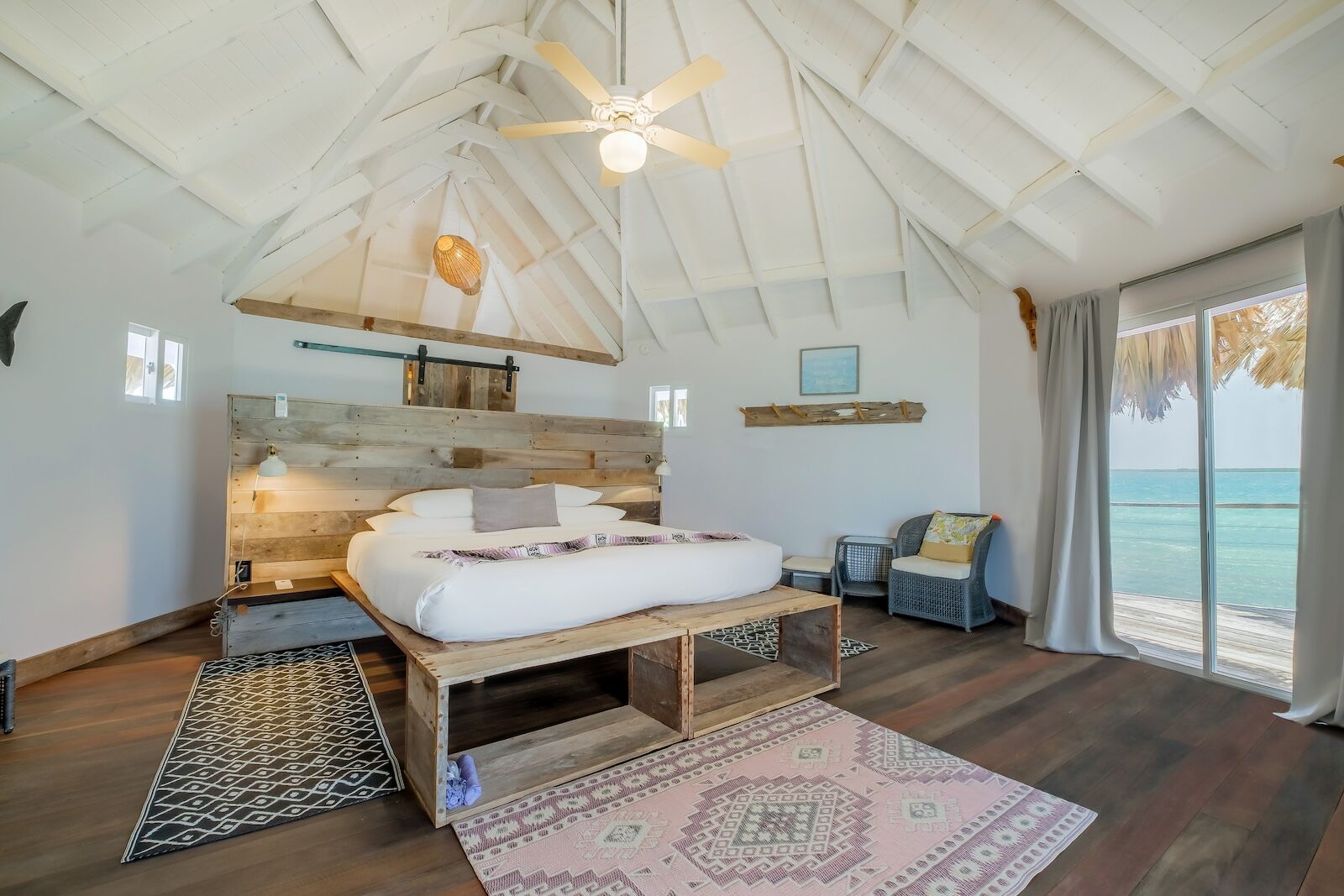 Thatch-Caye_Overwater-bungalow