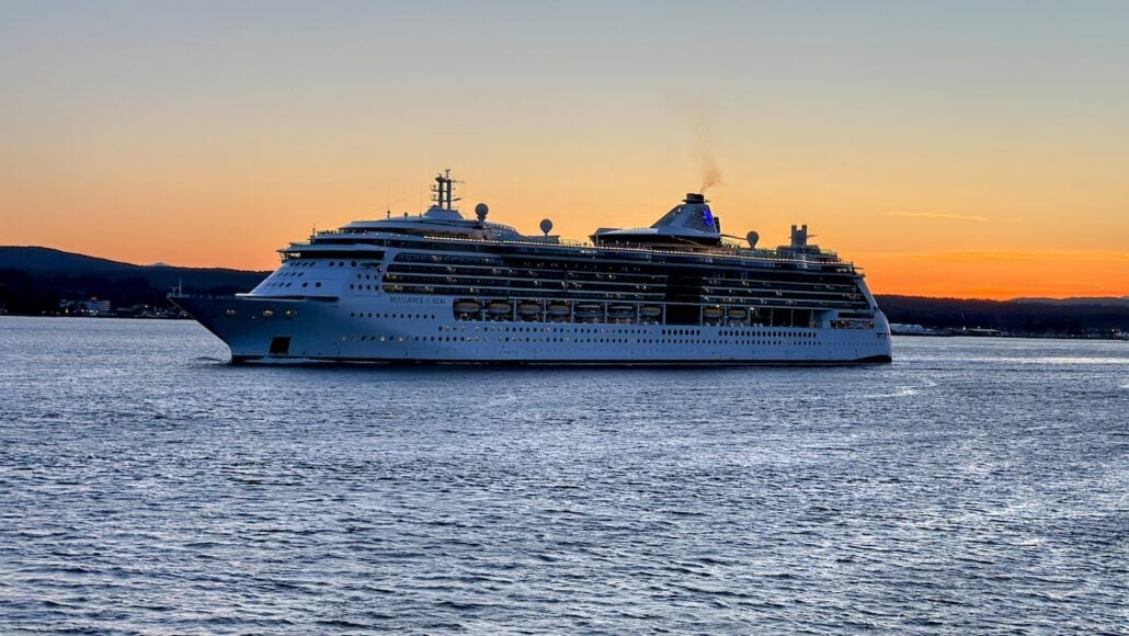 royal-caribbean-ship-inside-passage-1030x580-1 royal-caribbean-ship-inside-passage-1030x580-1