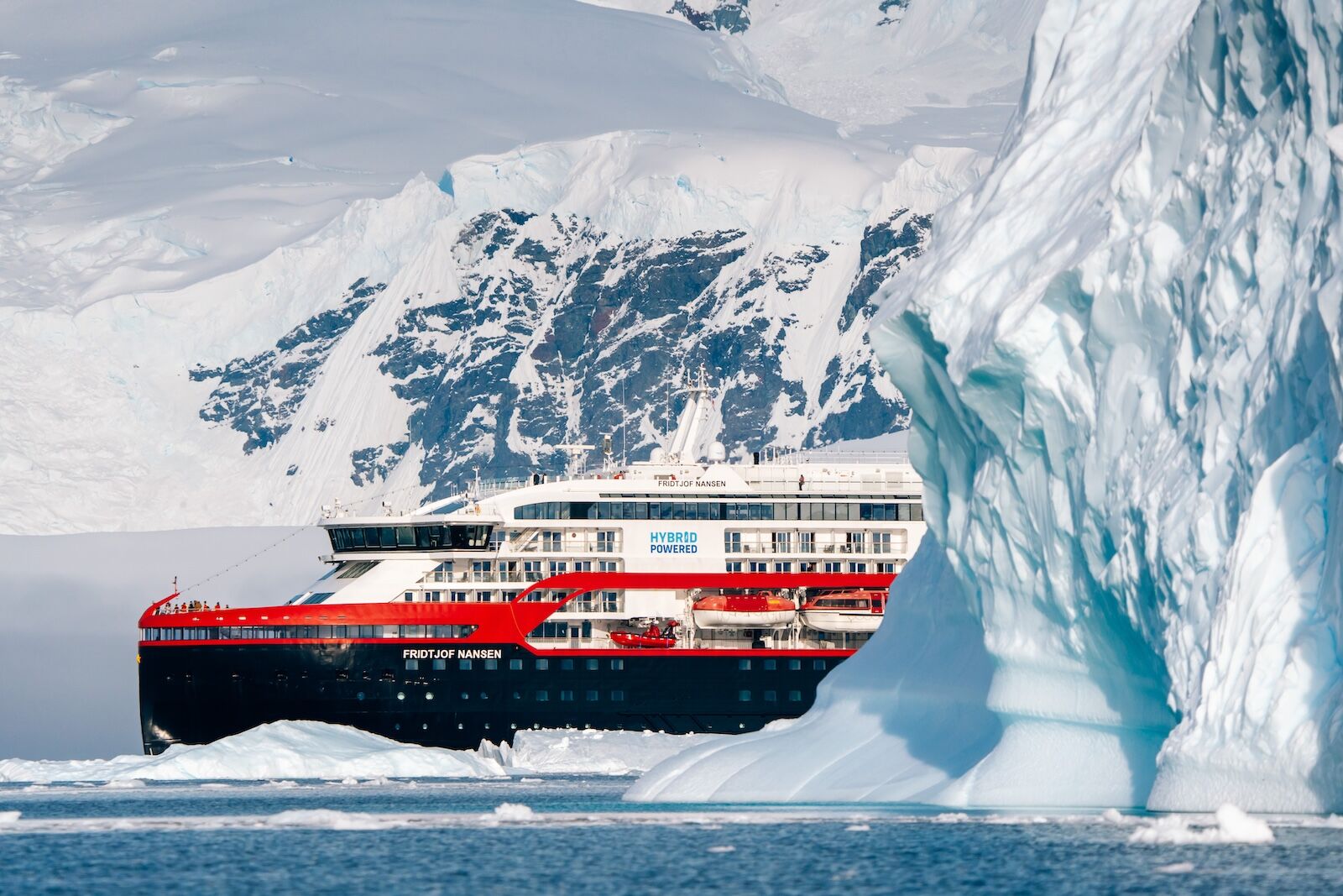 Black-Friday-Cruise-deals-HX-Antarctica
