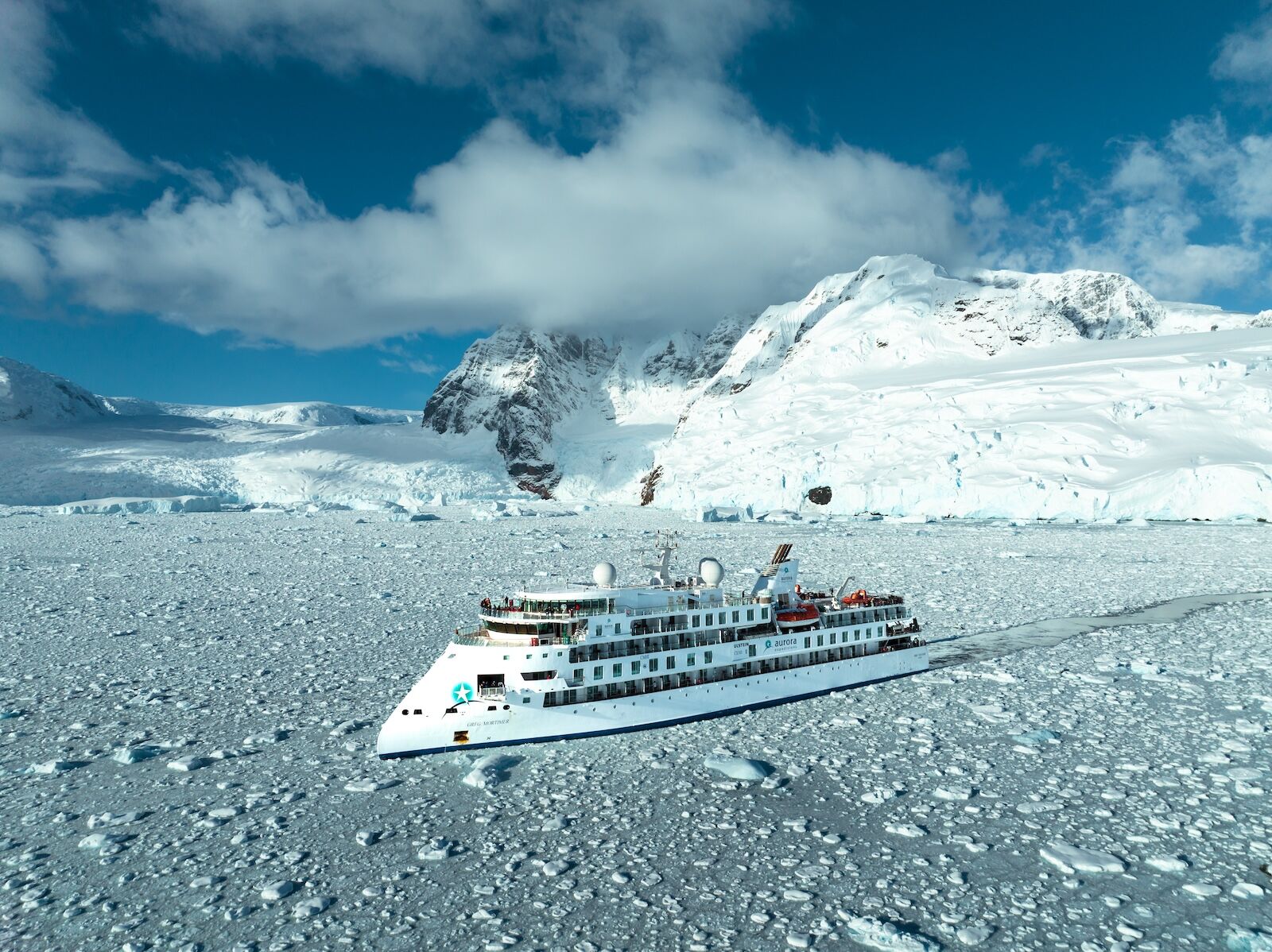 Black-Friday-deals-Aurora-Expeditions-Antarctica