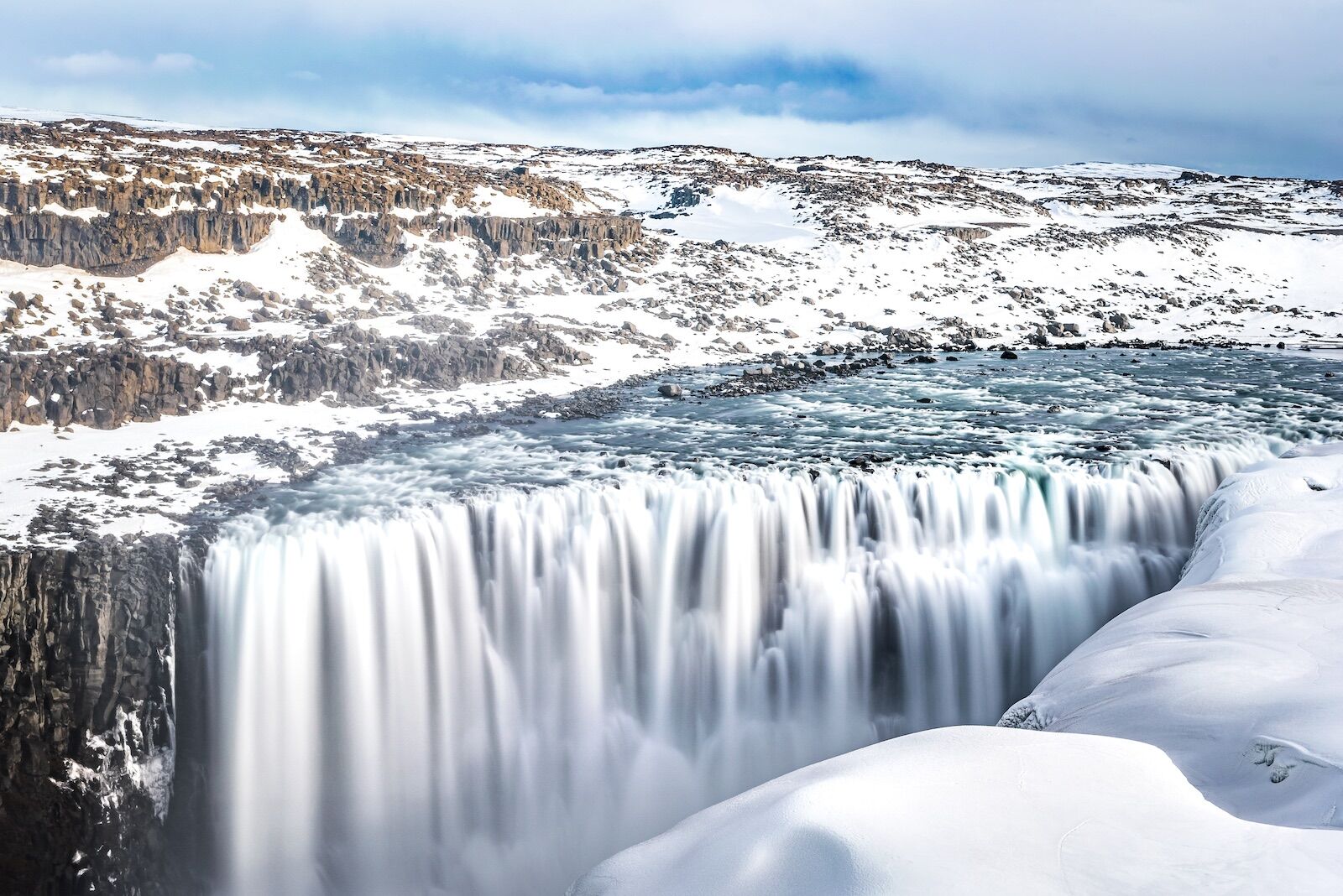 Dettifoss-Iceland-Waterfalls-in-Winter-4