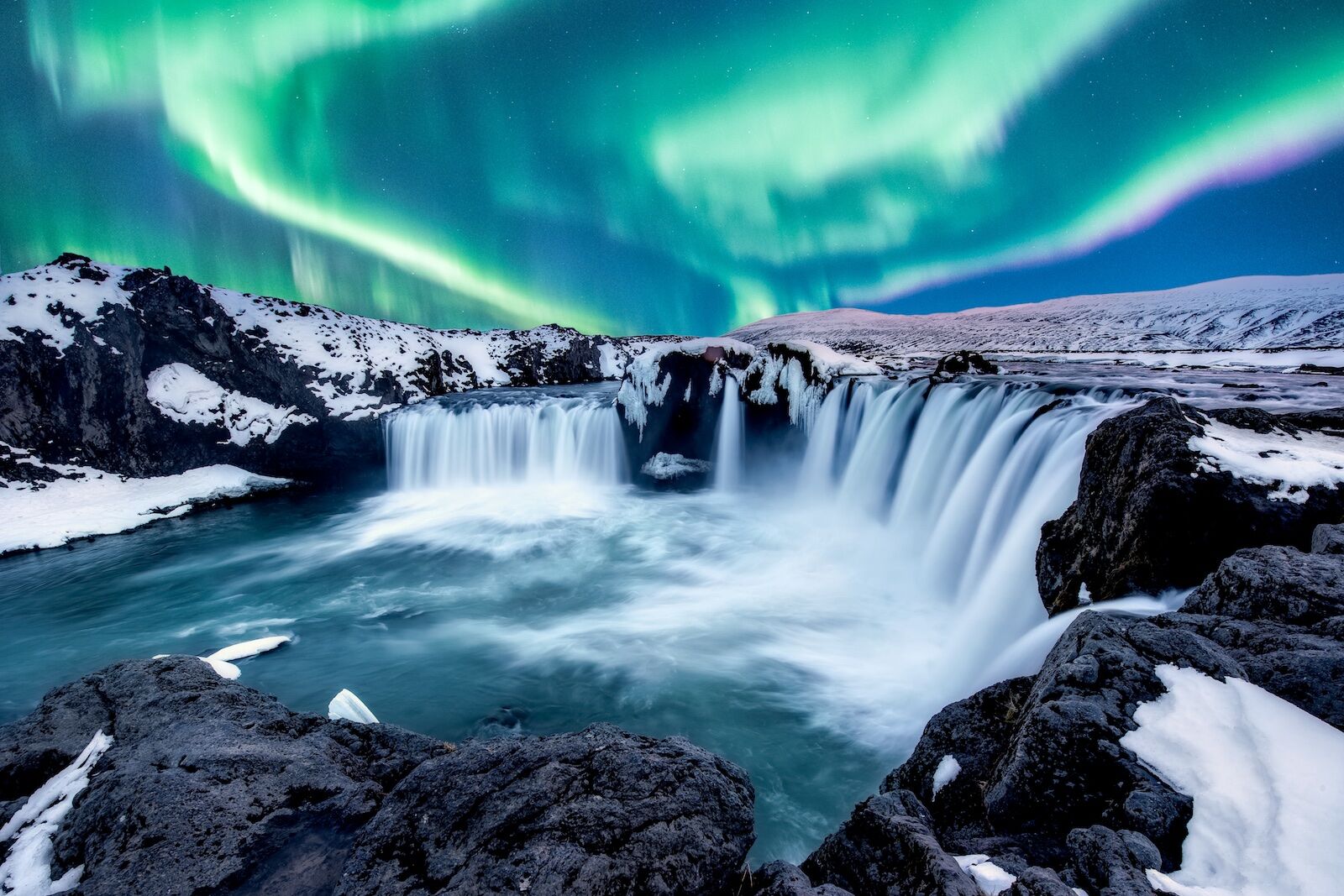 Godafoss-Iceland-Waterfalls-in-Winter-4