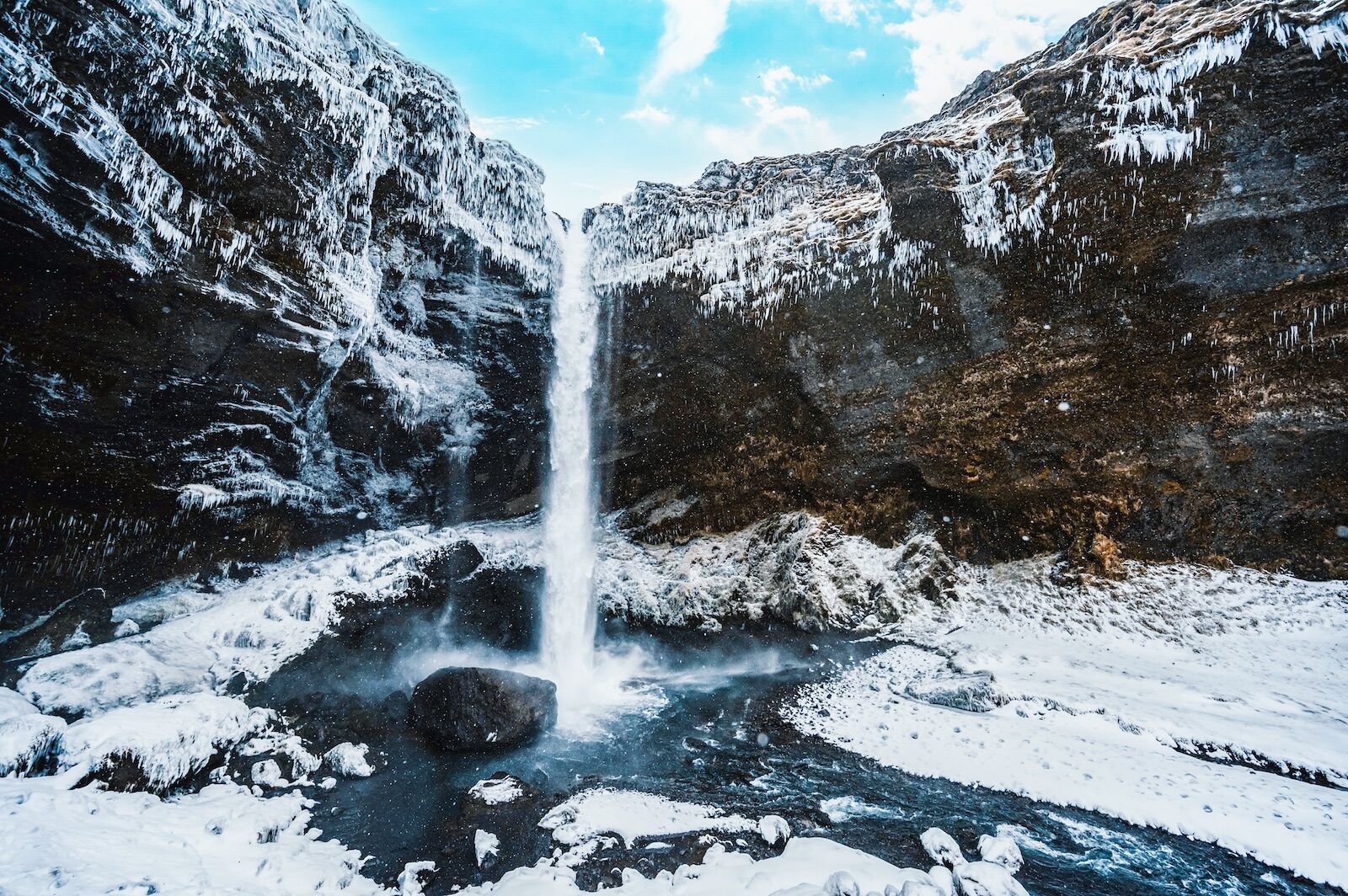Kvernufoss-Iceland-Waterfalls-in-Winter-2