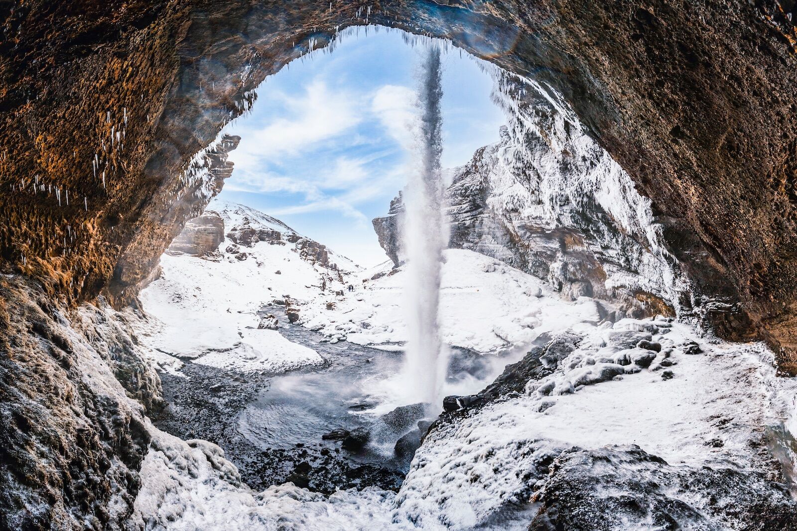 Kvernufoss-Iceland-Waterfalls-in-Winter-3