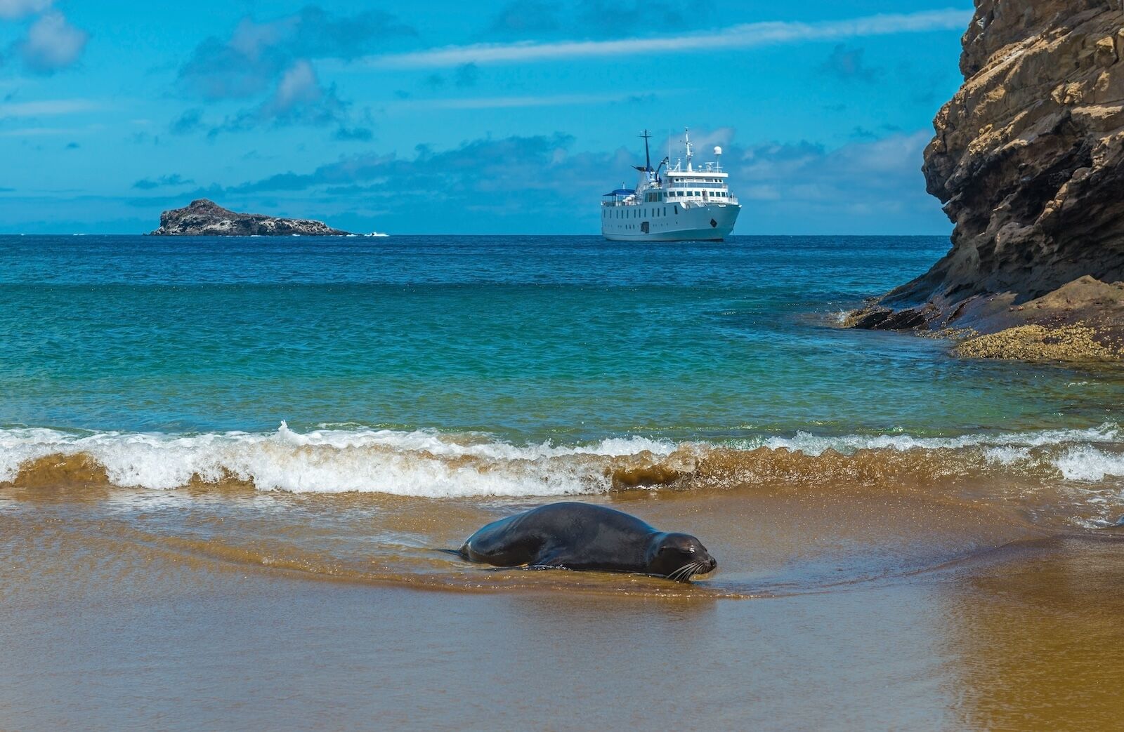 La-Pinta-ship-Galapagos-Uncruise