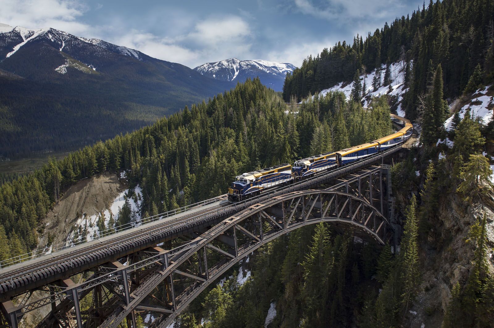 Rocky-Mountaineer-Black-Friday-Canadian-routes
