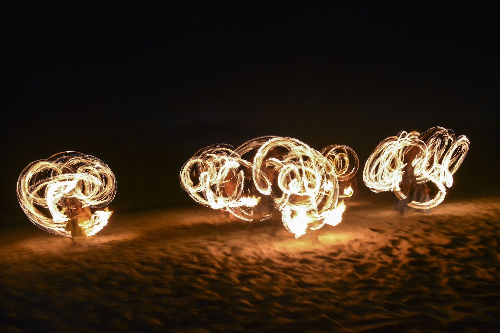 fiji-fire-show-386498125