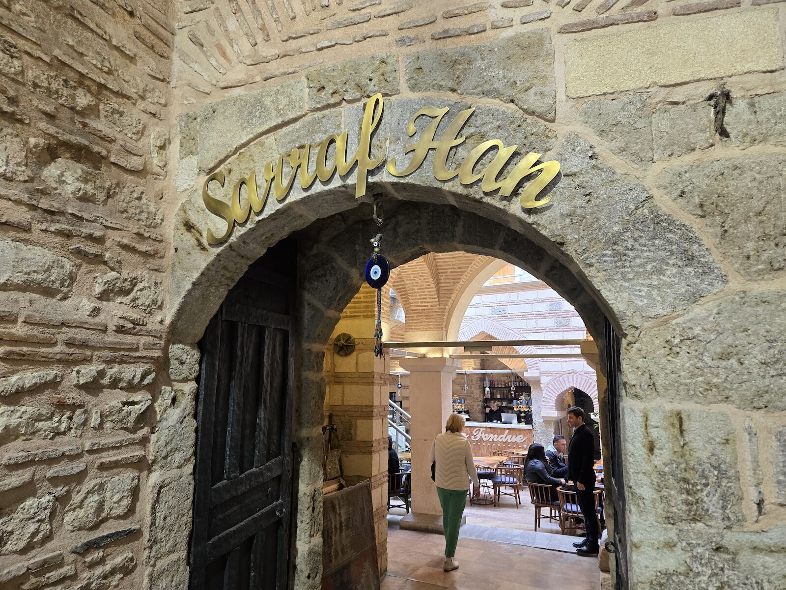 HansareoftentuckedawayincornersoftheBazaar.PhotobyMichael.J.Solender