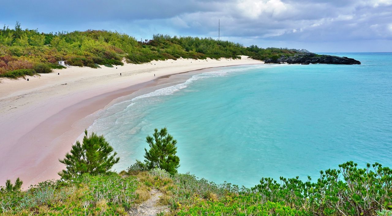 Horseshoe-Bay-pink-beach-in-Bermuda