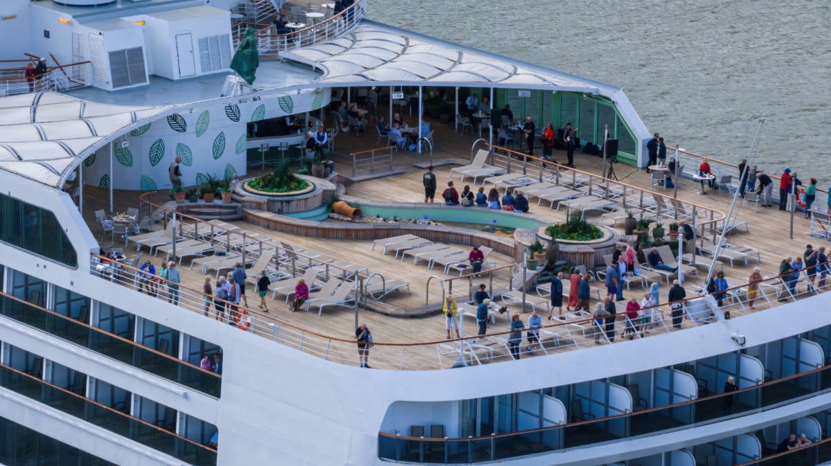 cruise-deck2 cruise-deck2