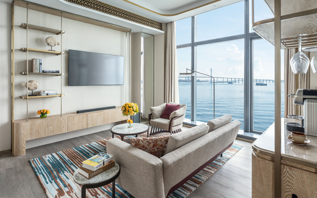 Bayview_Suite_Living_Area_Morning_640