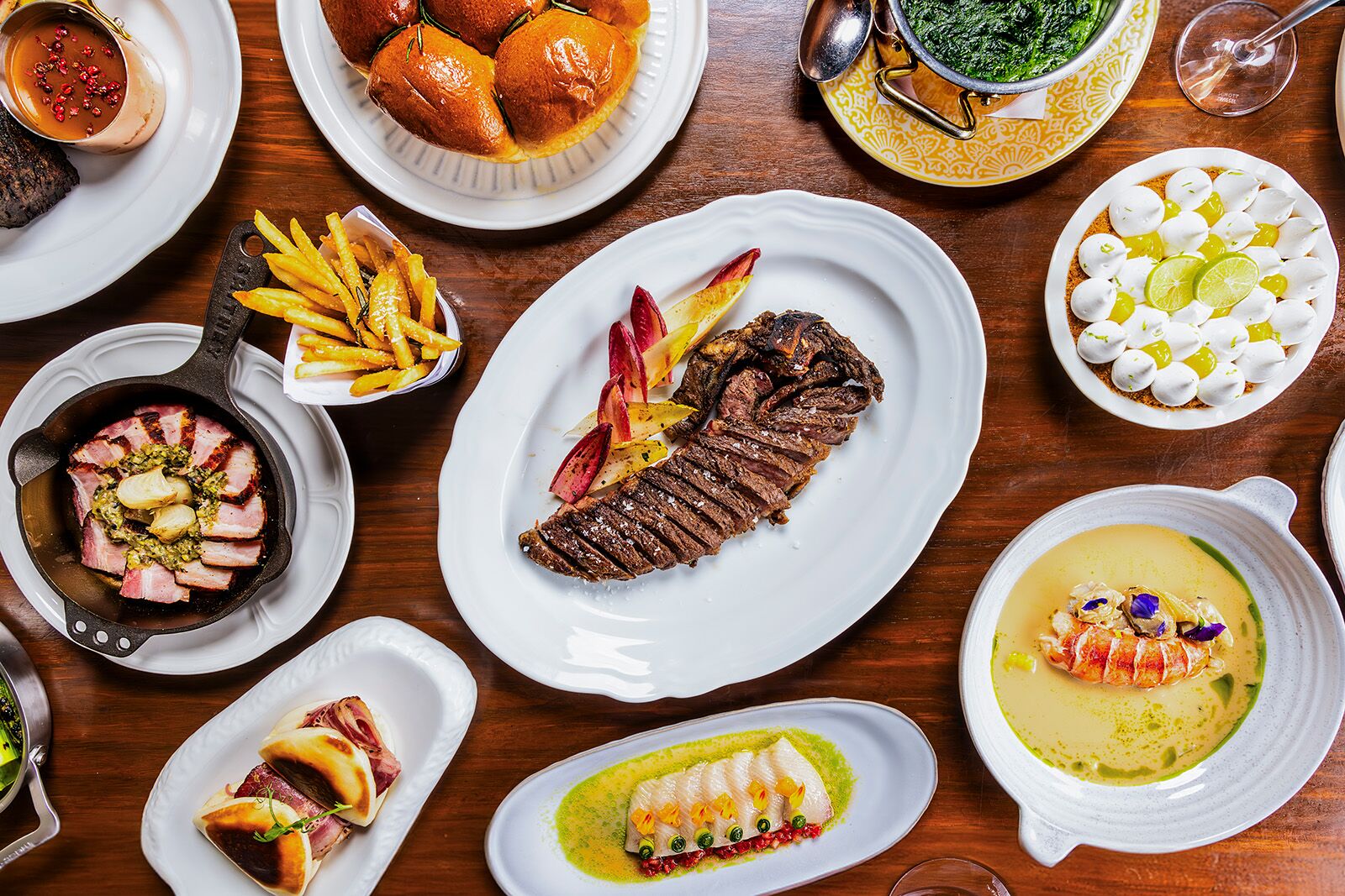 Daniels-Steak-House_Food-Spread_Louis-Collection_2024