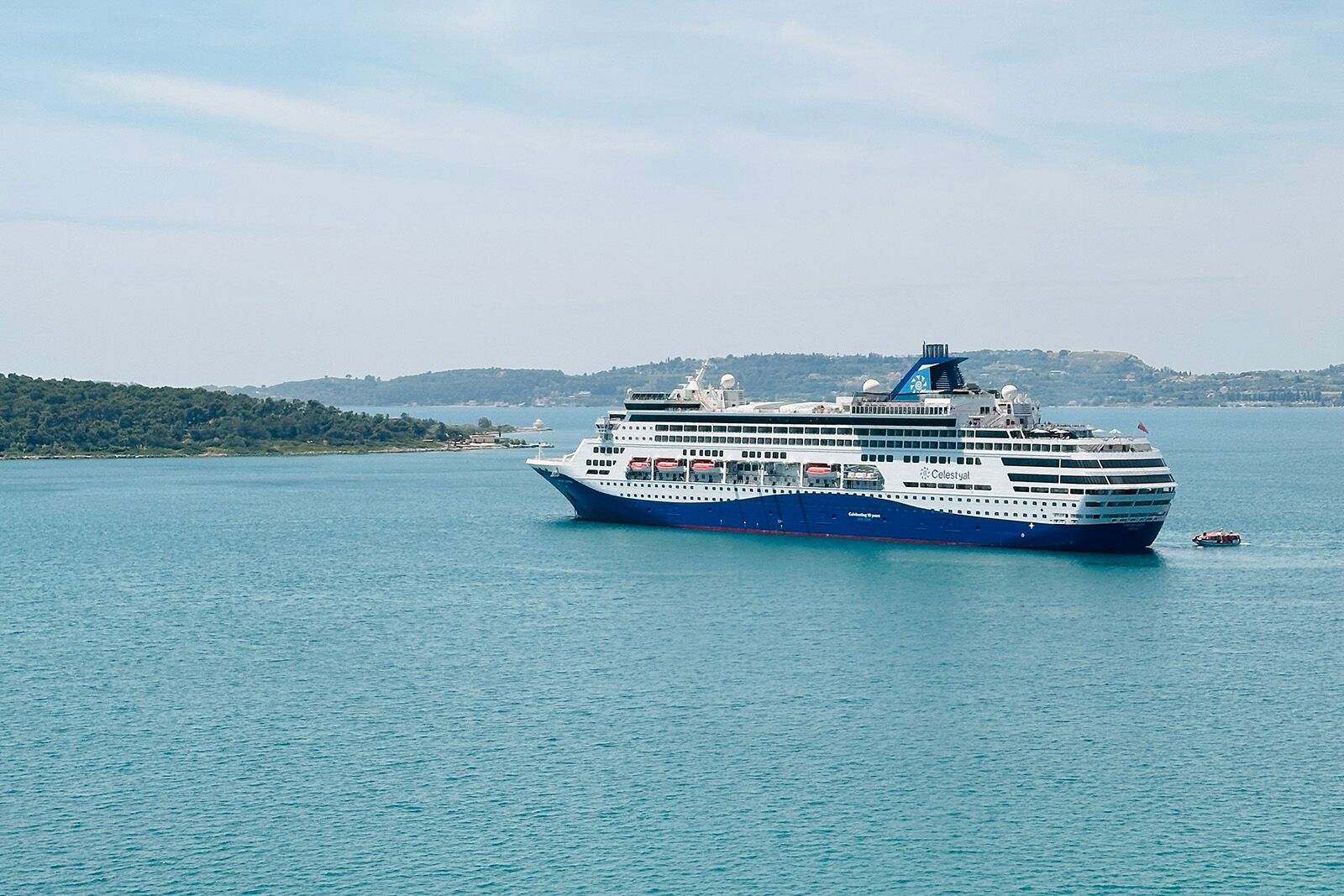 ship-docked-at-argostoli