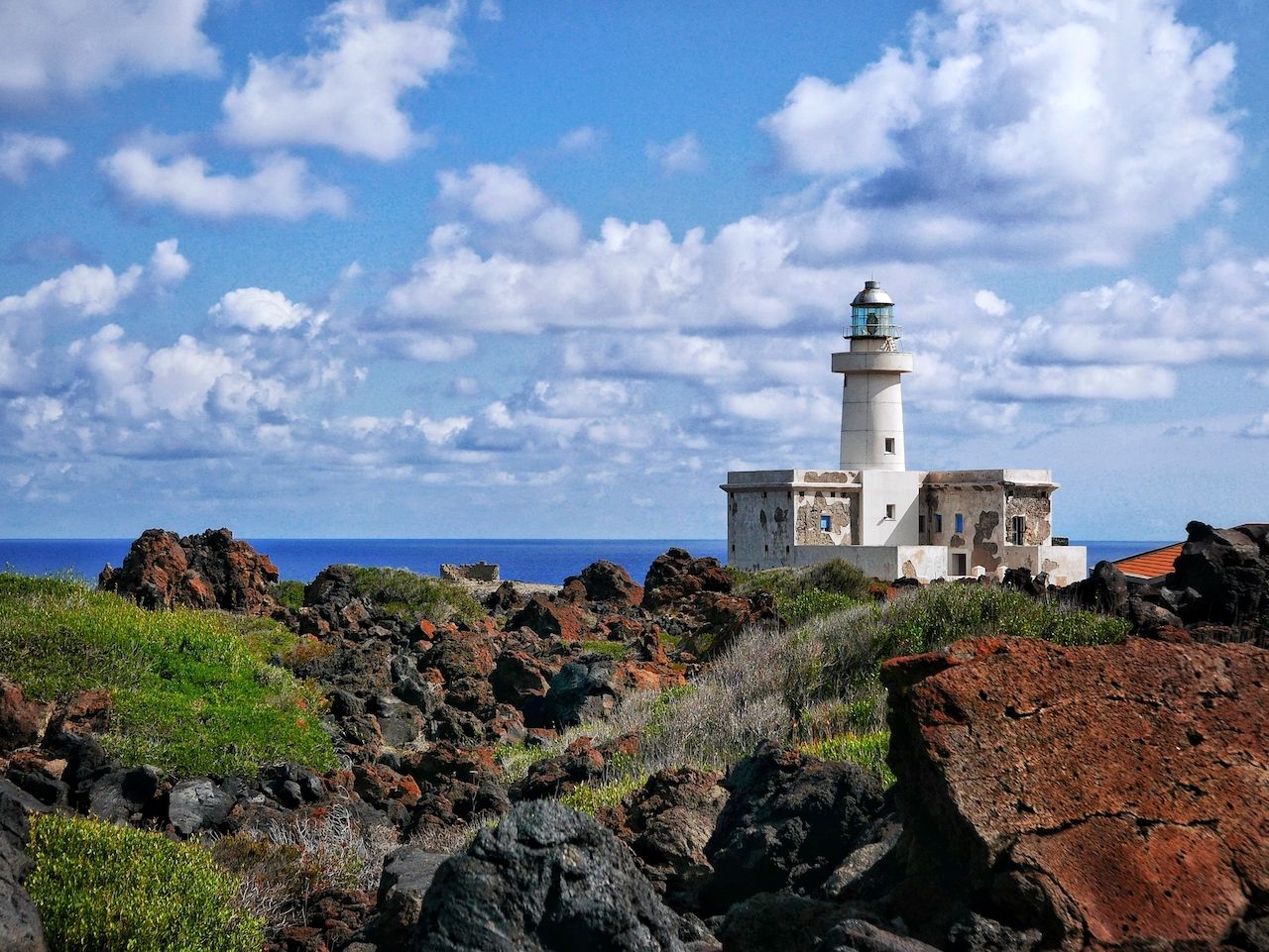 Lighthouse-on-Pantellerias-Island-Italy