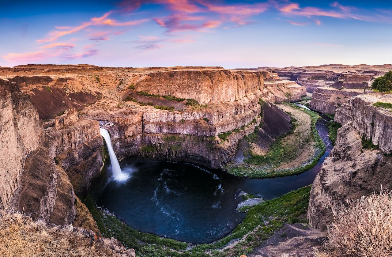 Magnificent-Palouse-Fall-at-sunset