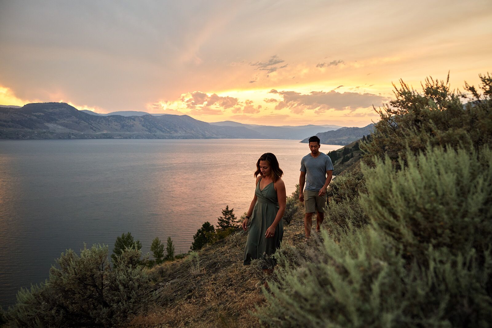 Hiking-on-the-Naramata-Bench_Okanagan-Lake-Views_Sunset-in-Summer_Destination-BC-Hubert-Kang Hiking-on-the-Naramata-Bench_Okanagan-Lake-Views_Sunset-in-Summer_Destination-BC-Hubert-Kang