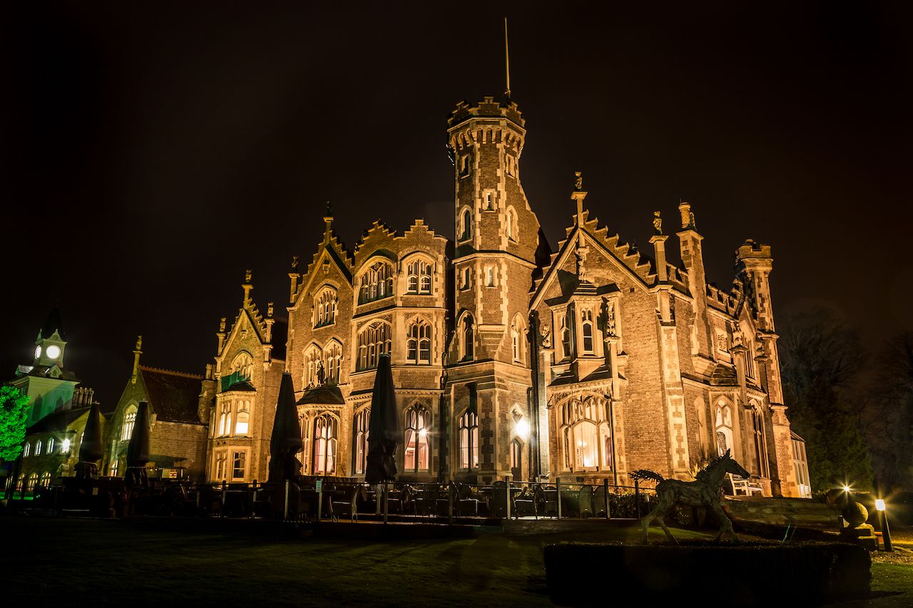 Victorian-Gothic-country-house-overlooking-River-Thames Victorian-Gothic-country-house-overlooking-River-Thames