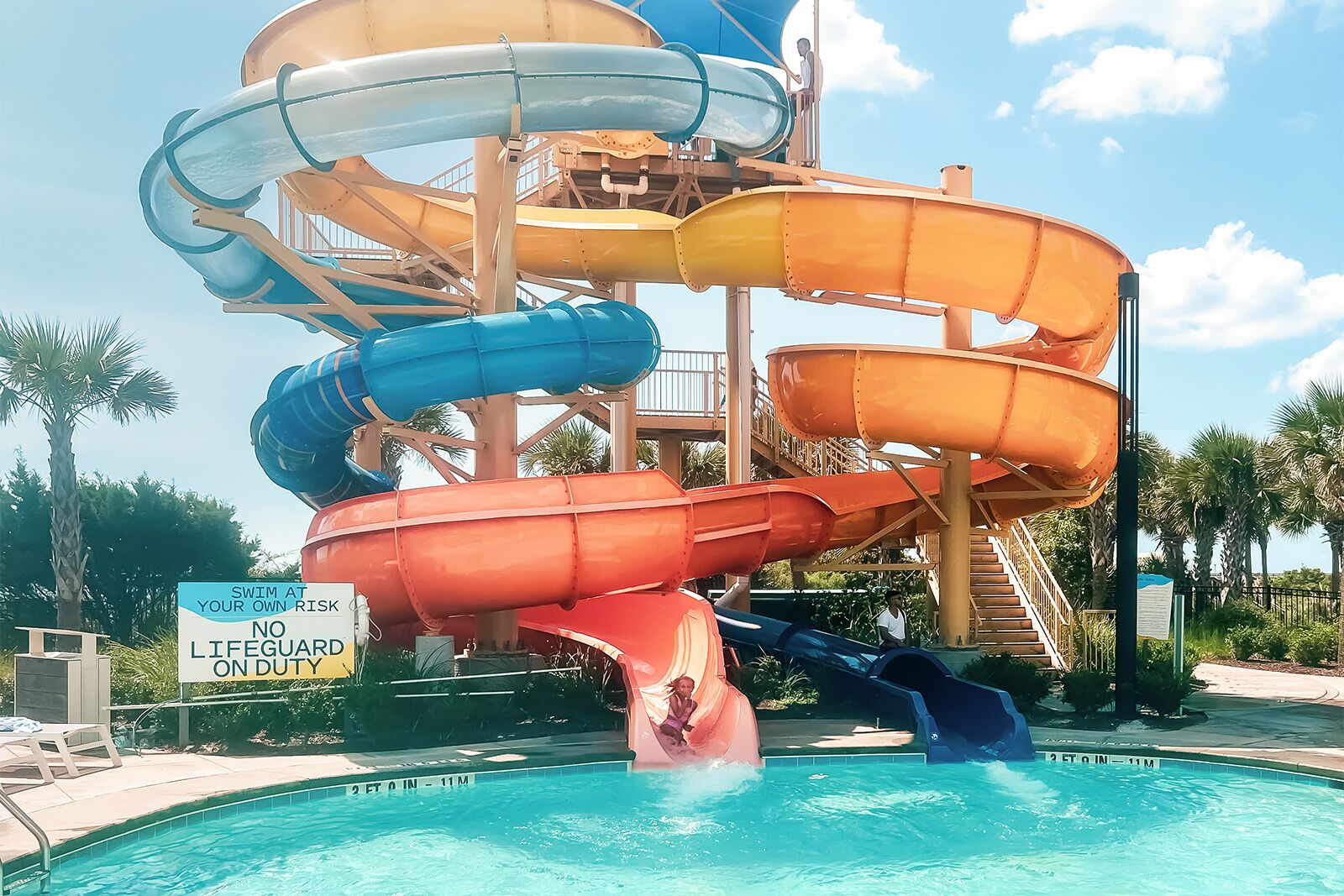 Water-Slide_Embassy-Suites