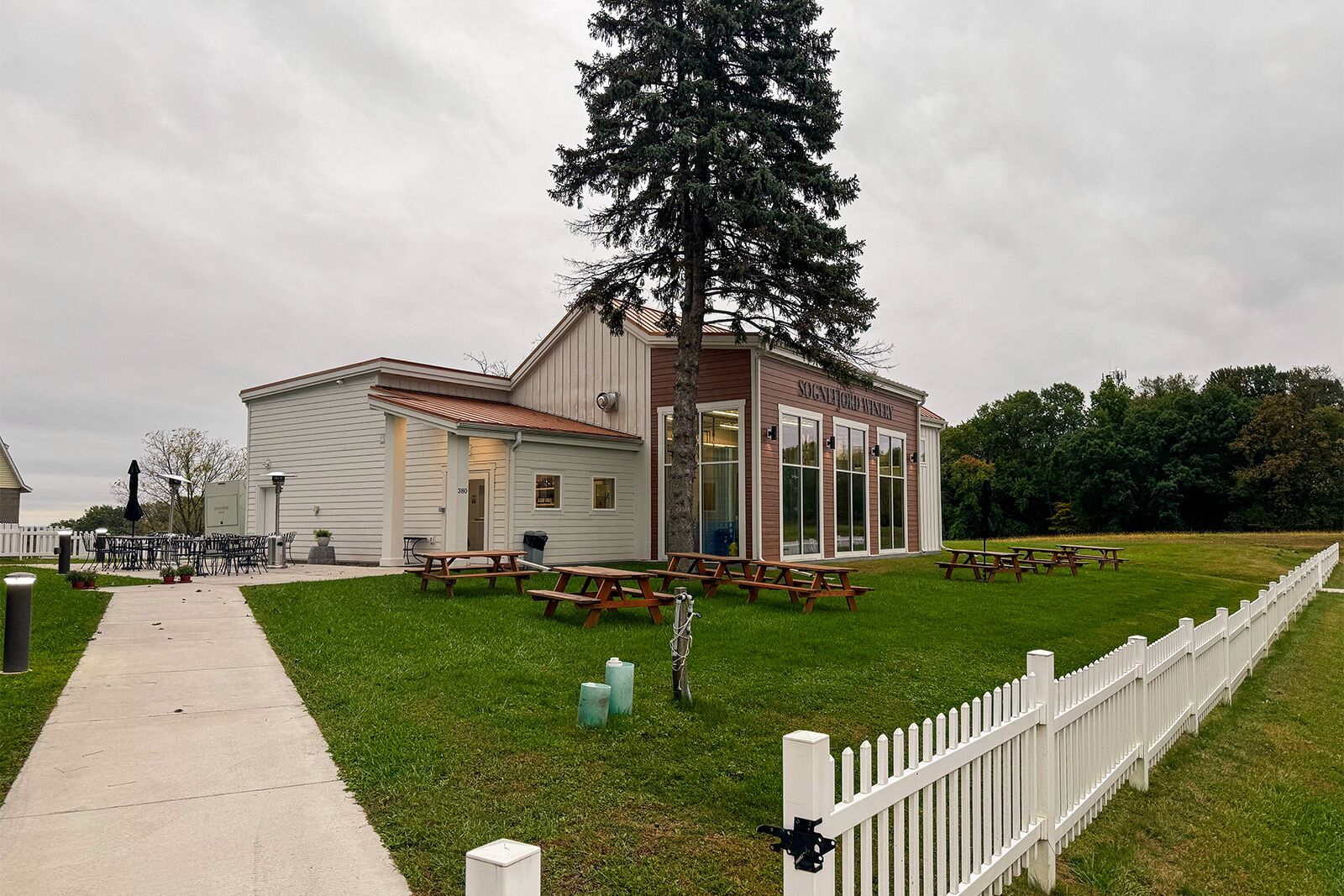 Wisconsin-Dells-Sognefjord-Winery02 Wisconsin-Dells-Sognefjord-Winery02