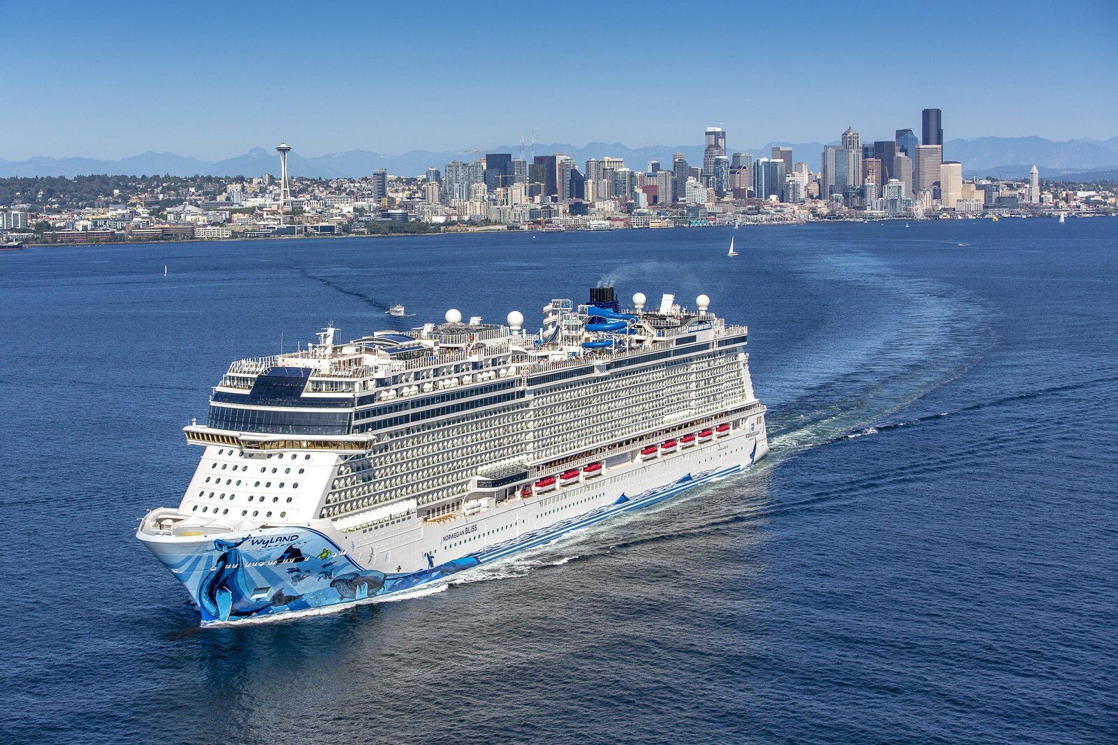 0345-Norwegian_Bliss_leaving_Port_of_Seattle-custom
