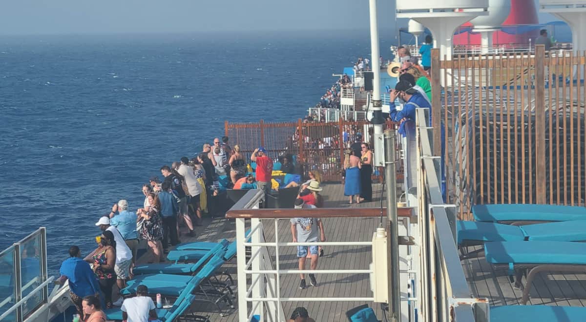 carnivalvalor-overboard1