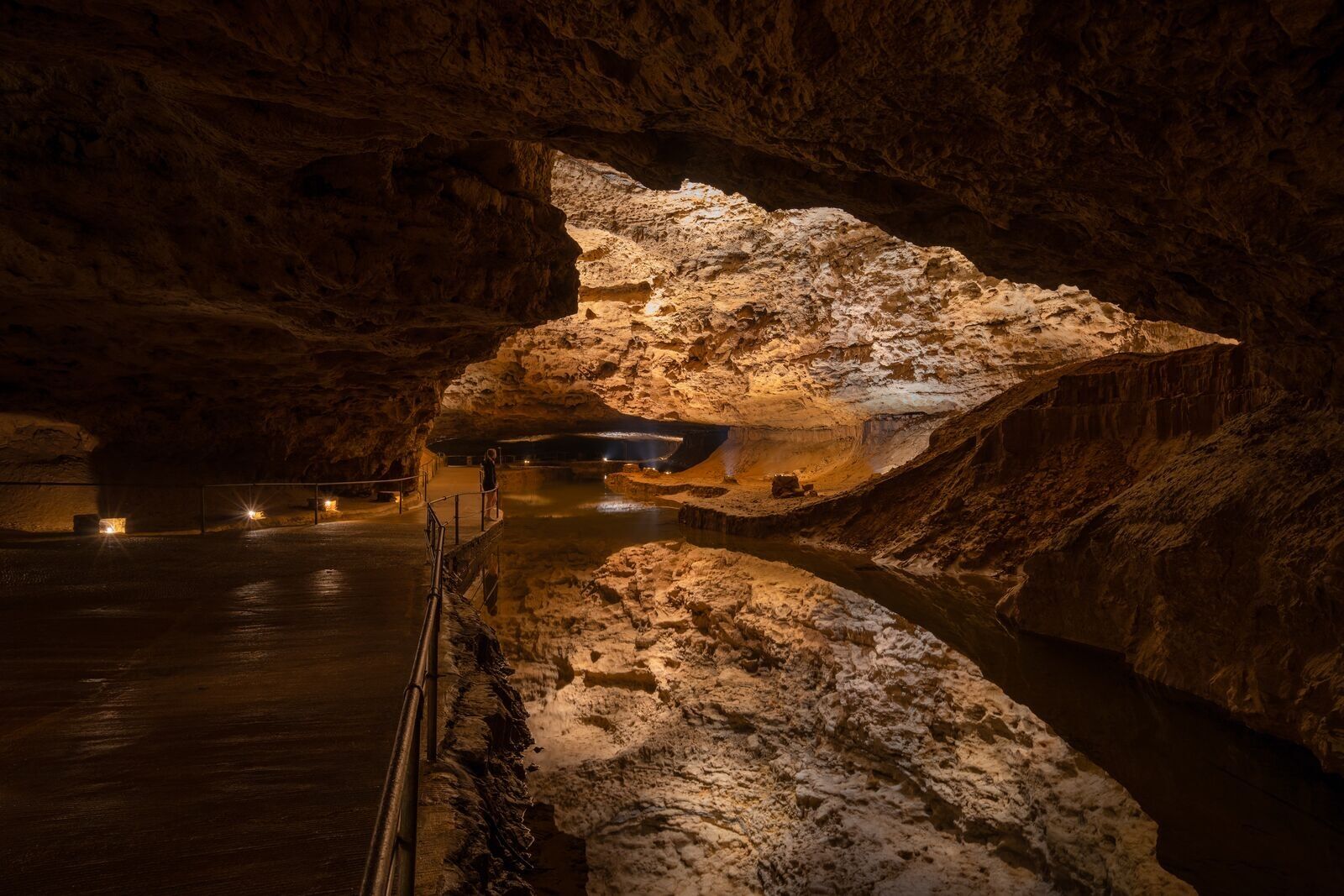 large-Meramec-Caverns