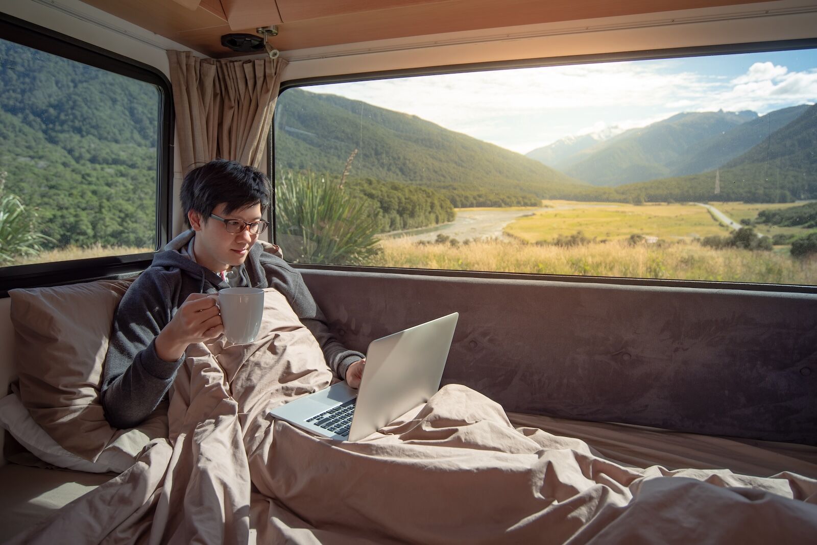 new-zealand-working-holiday-visa-remote-1309579183