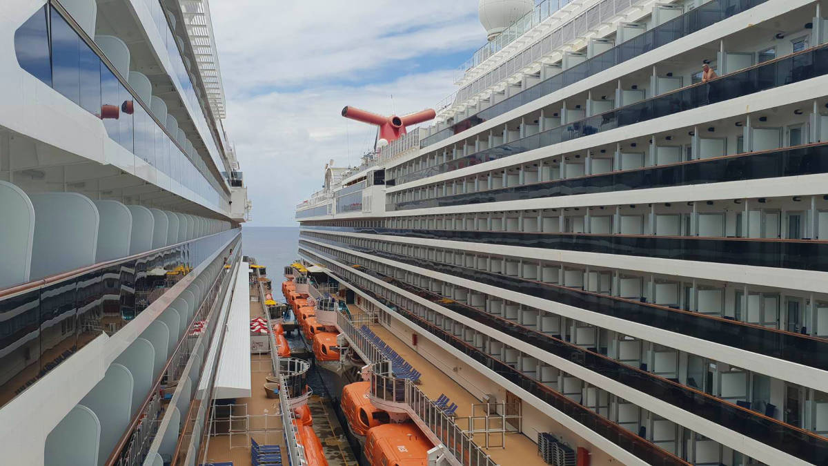 carnivalbalcony1